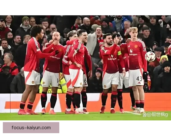 《欧洲足球联赛本轮精彩回顾 曼联逆转胜利巴萨遭遇连败》